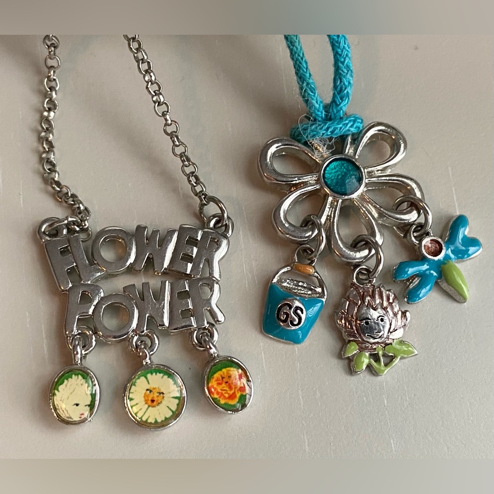 RARE Girl Scouts Daisy Charm Flower Power Journey Between The Earth Sky Necklace